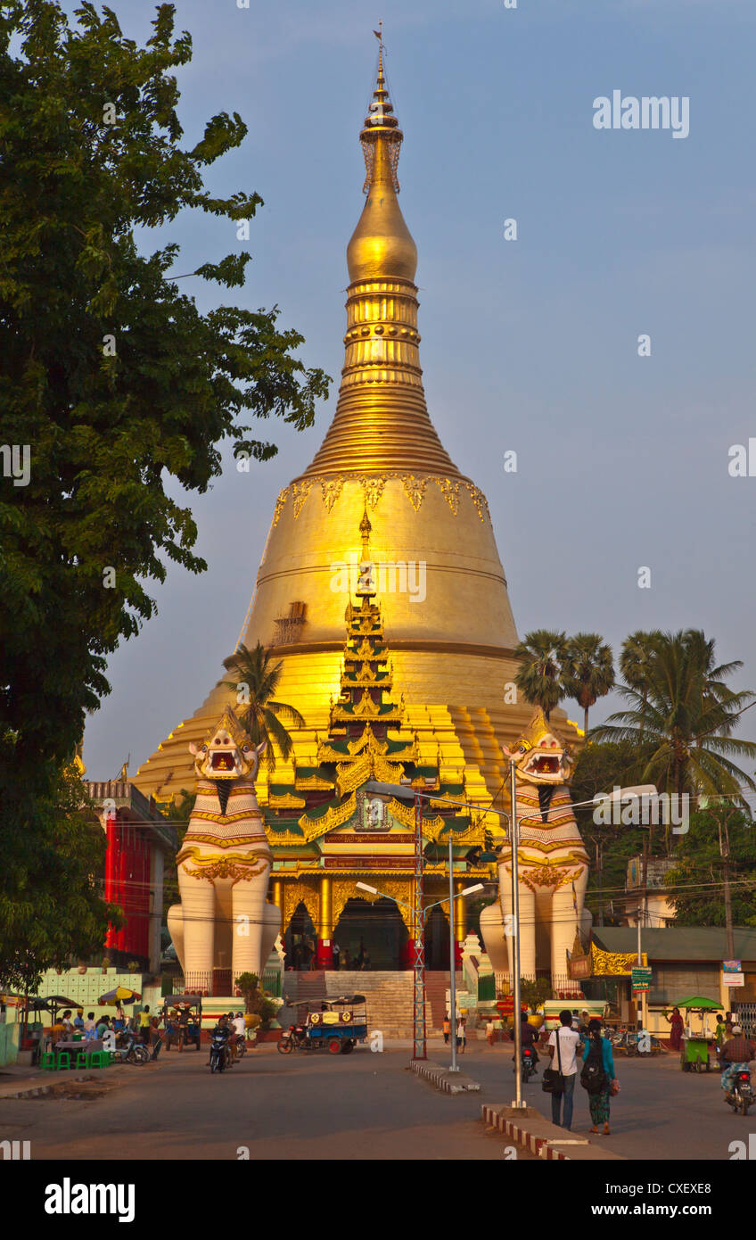 The SHWEMAWDAW PAYA is a 1000 years old and 114 meters high - BAGO, MYANMAR Stock Photo