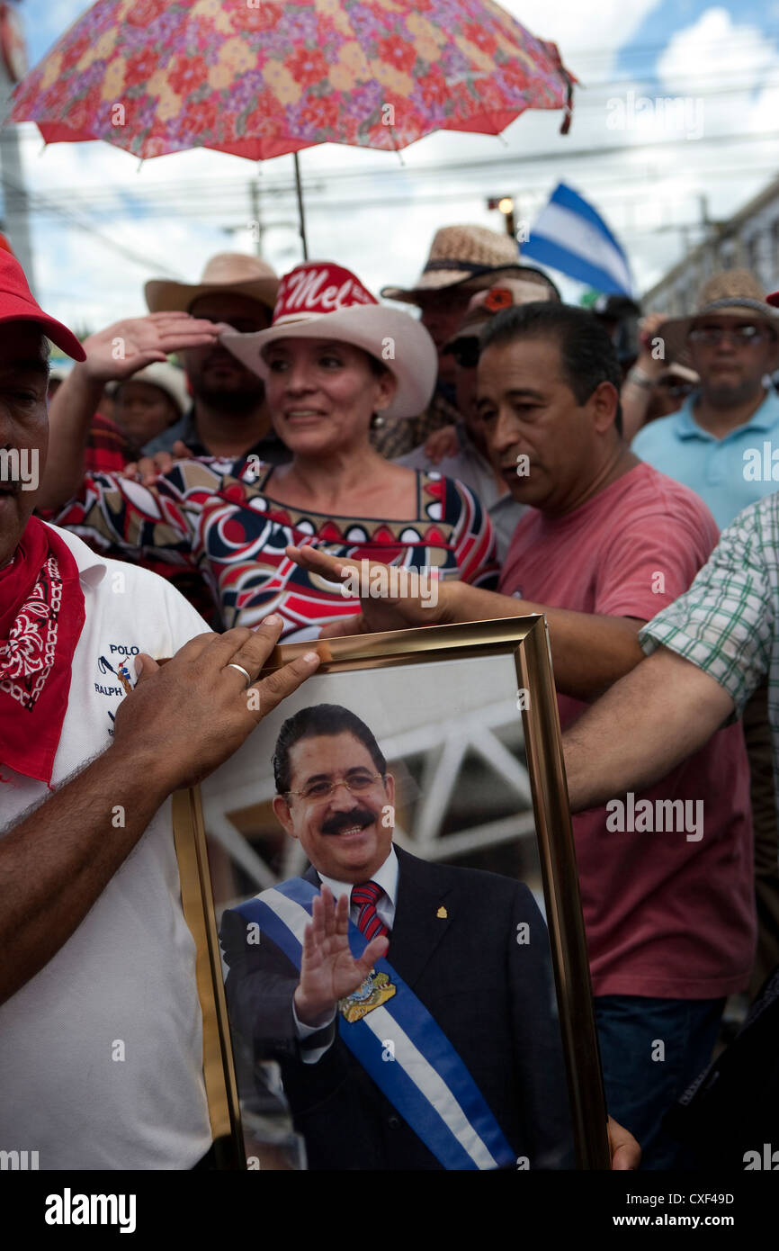 Xiomara Castro de Zelaya, Manuel Zelaya's wife and supporters of ousted Honduran President Manuel Zelaya during a march Stock Photo