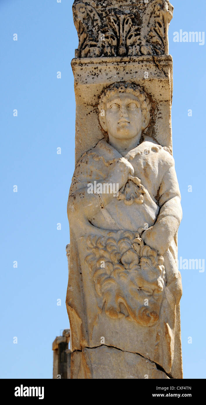 Roman Column incorporating Corinthian capitol and the figure of Heracles at the  Hercules Gate, Archaeological Site, Ephesus Stock Photo
