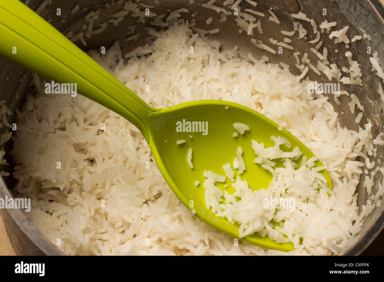 https://c8.alamy.com/comp/CXFFFK/almost-empty-pot-of-cooked-rice-CXFFFK.jpg