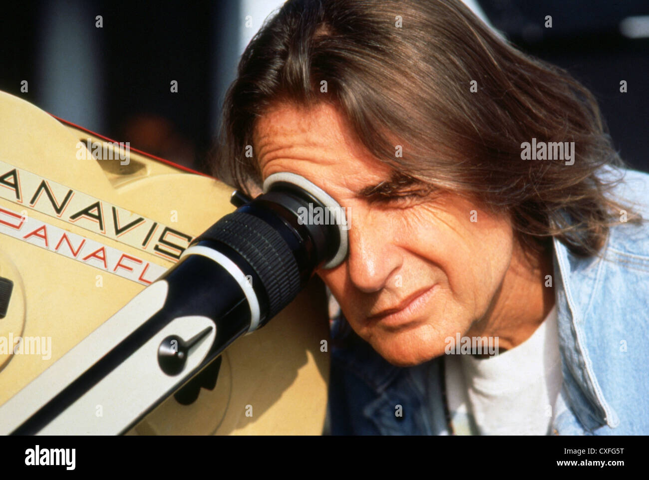 JOEL SCHUMACHER (DIRECTOR) ON SET "FALLING DOWN" JOLS 007 MOVIESTORE