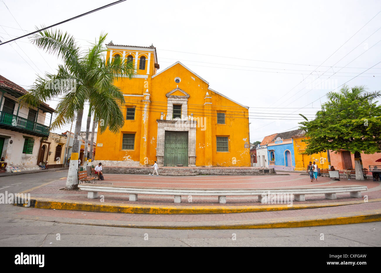 Iglesia y plaza de la Santisima Trinidad, Getsemani, cartagena de Indias,  Colombia Stock Photo - Alamy