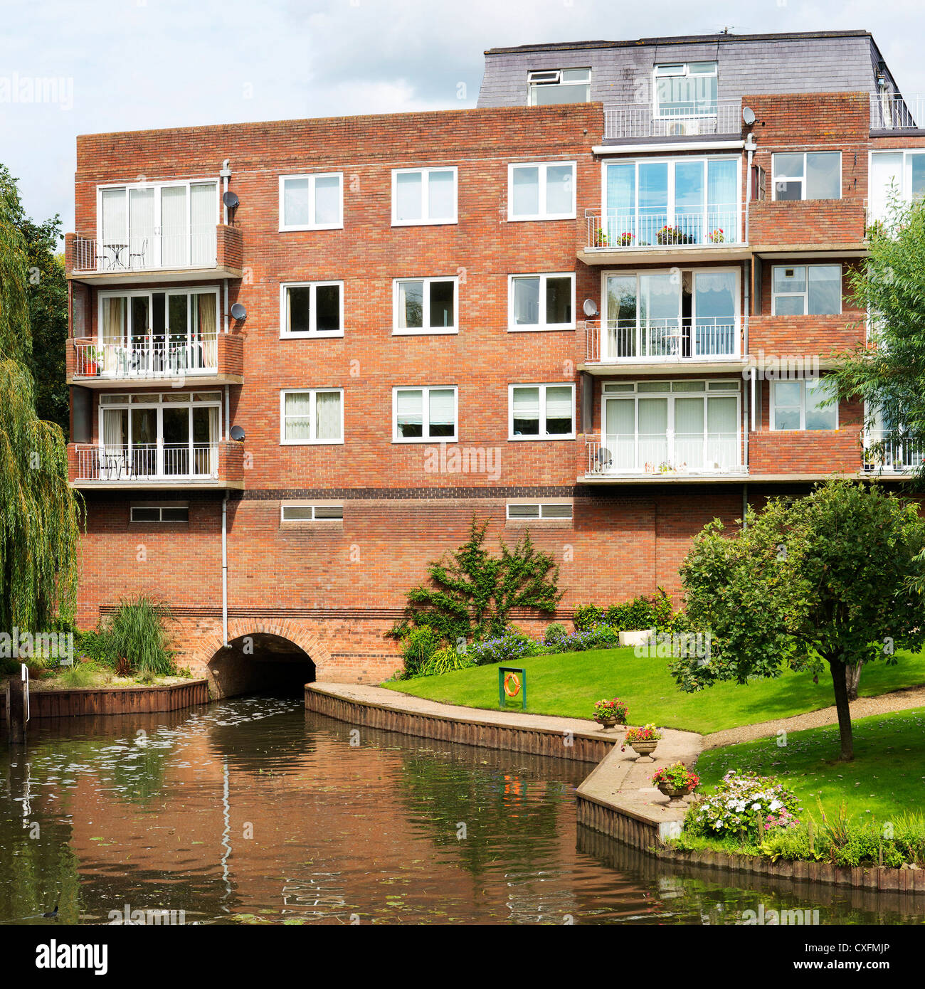 flats apartments alongside river avon stratford upon avon warwickshire