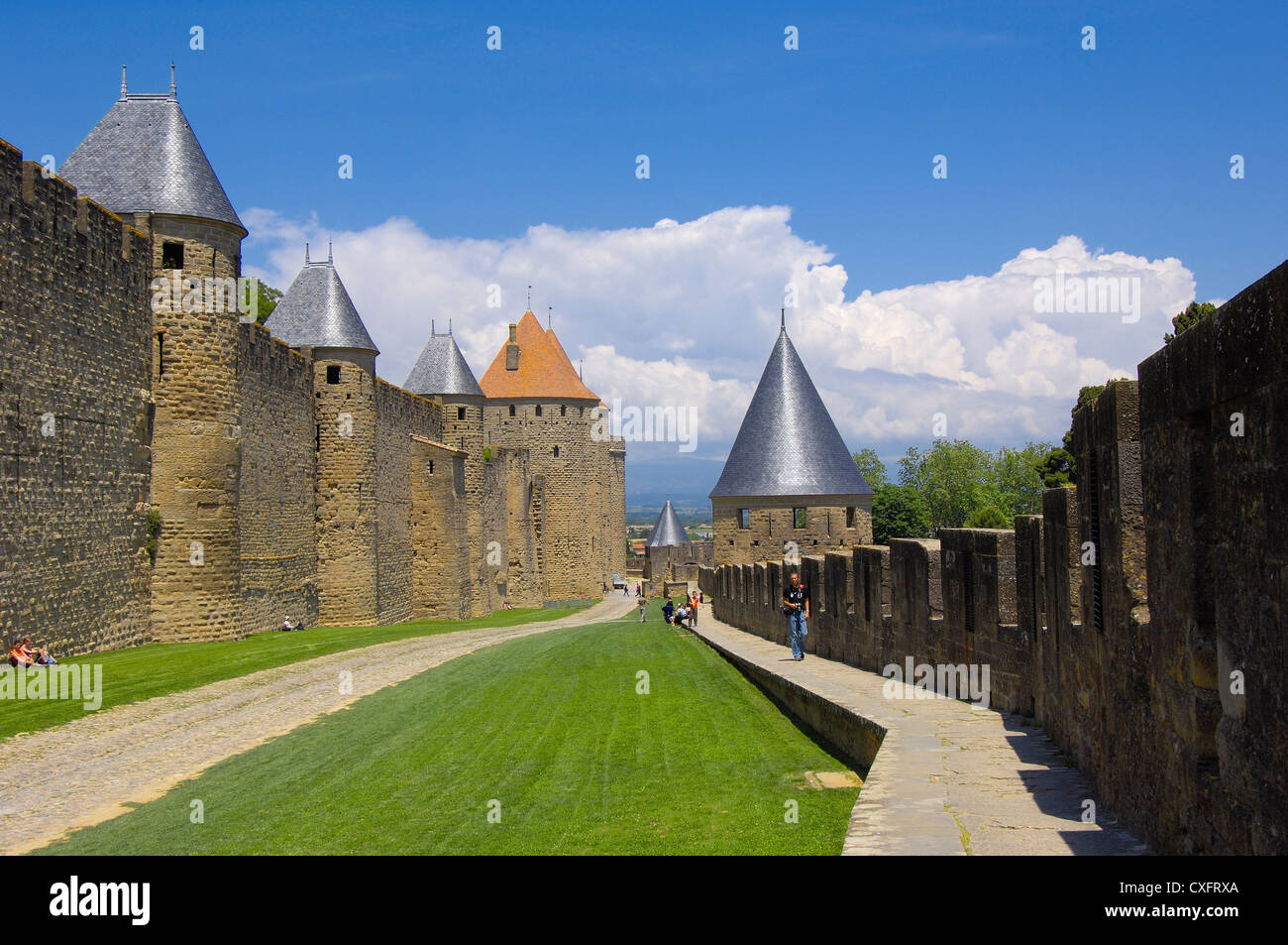 CPA-la Cité de Carcassonne la côte d'Aude