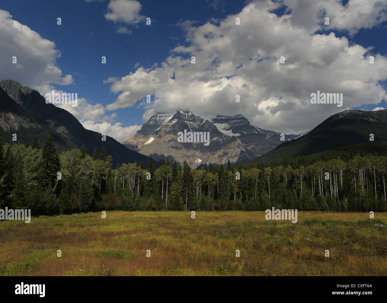 Mount Robson, British Columbia, seen from  the visitor centre in Mount Robson Provincial Park on the Yellowhead Highway. Stock Photo