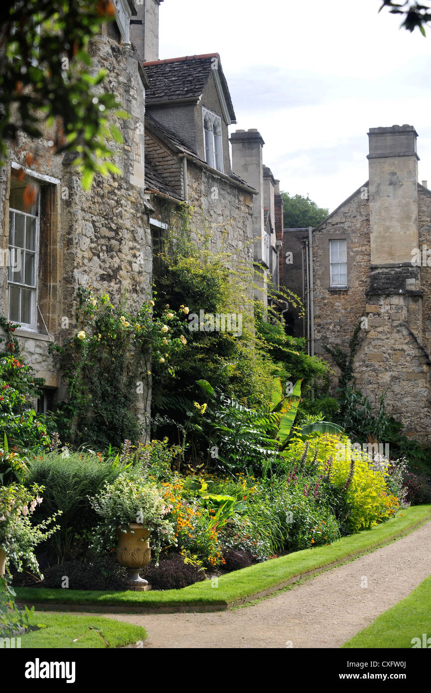 Borders alongside the Medieval Cottages at Worcester College Oxford Stock Photo