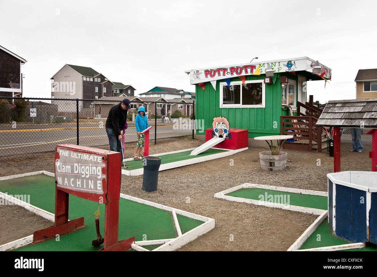 Dad Pre Teen Daughter Playing Miniature Golf At Seedy Course On Chilly Day In Seaside Resort Town Of Long Beach Washington Stock Photo Alamy