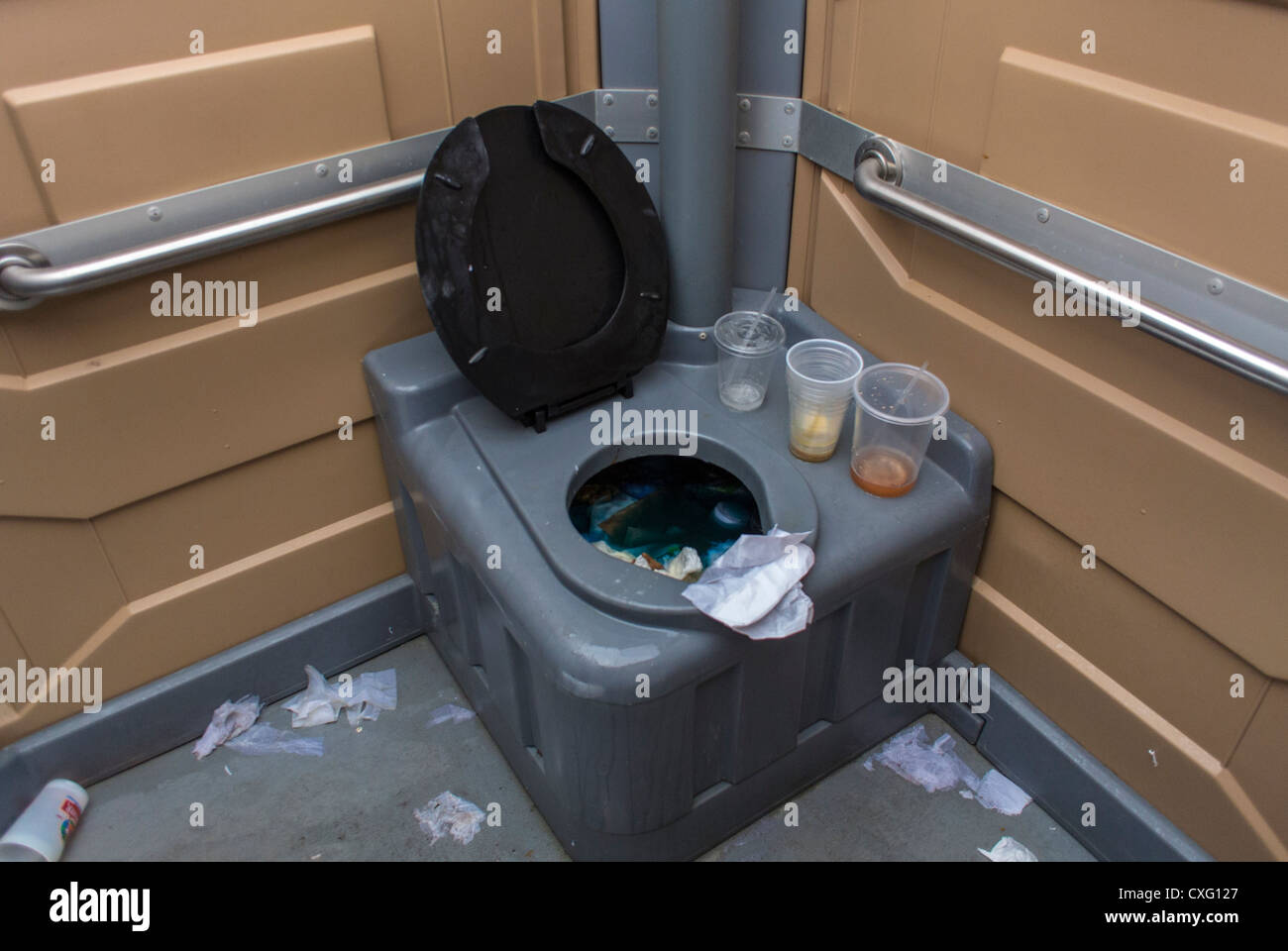 Disgusting public toilets hires stock photography and images Alamy