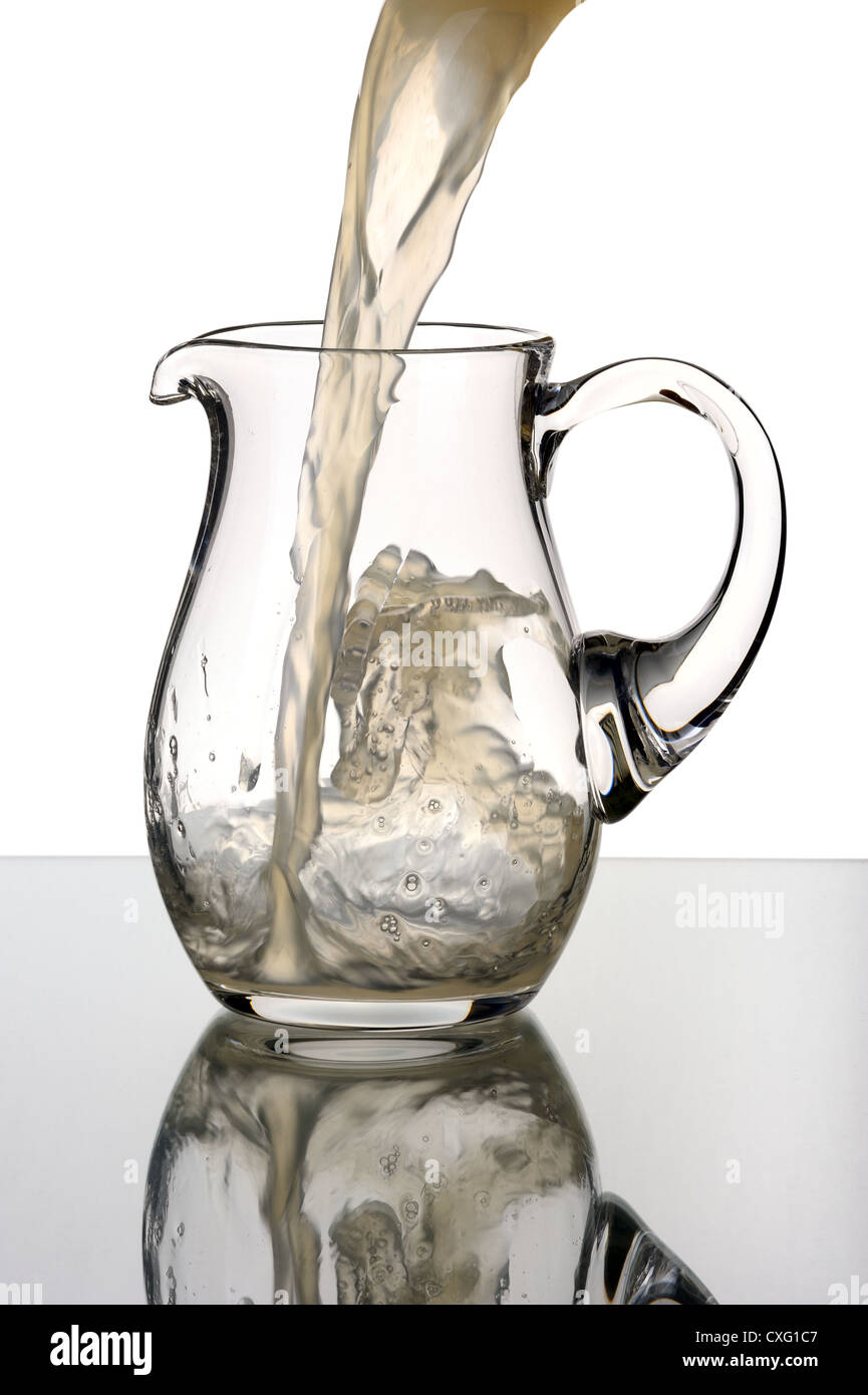 Набрать кувшин с водой. Кувшин стеклянный. Кувшин с льющейся водой. Урок 1 класс литр. Набрать кувшин с водой.