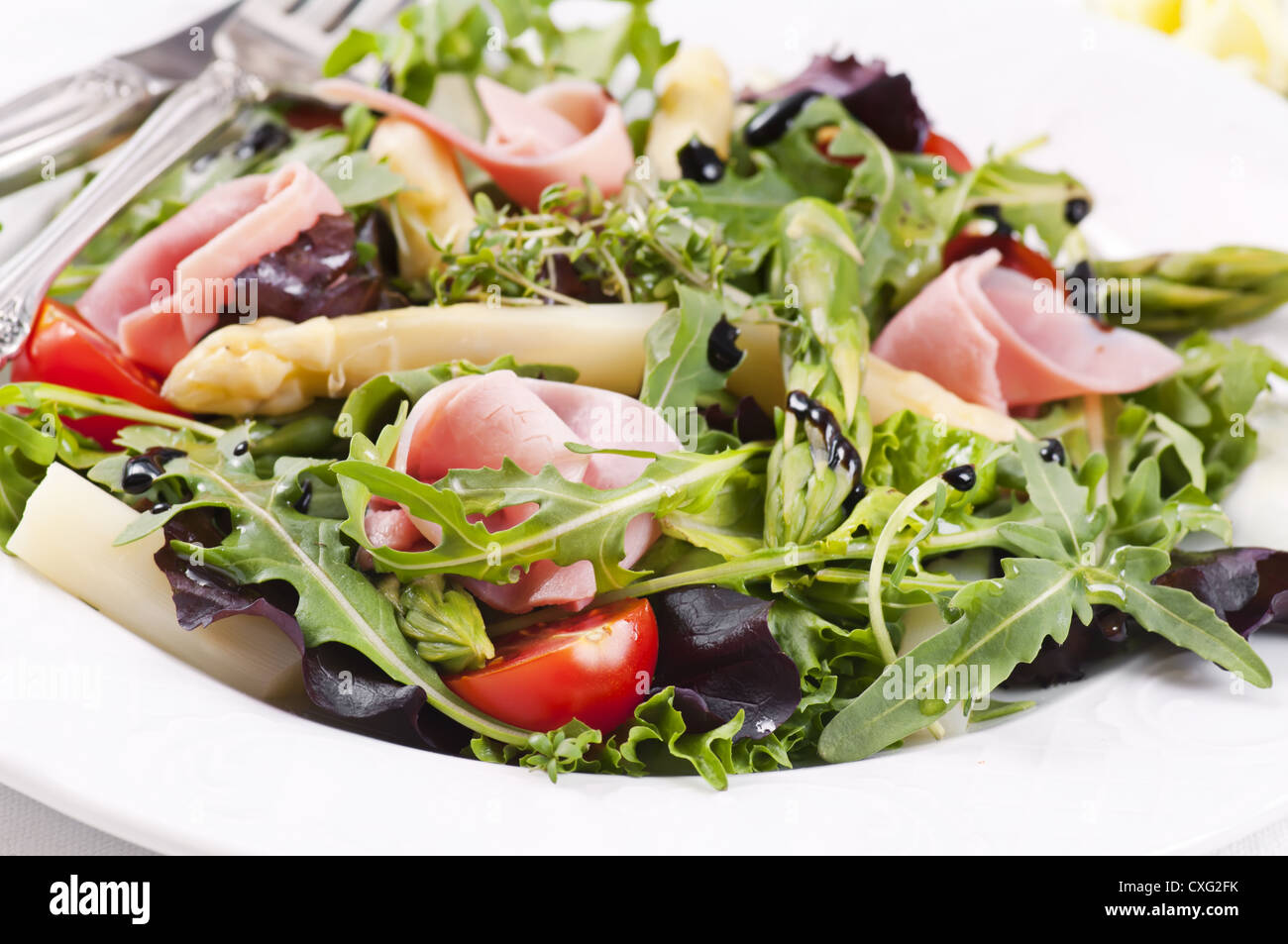 Rocket salad with Ham and asparagus Stock Photo Alamy