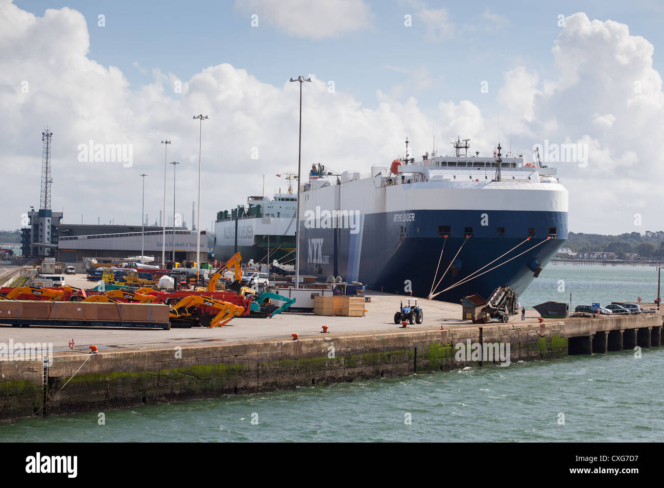 Car transporter southampton docks hires stock photography and images