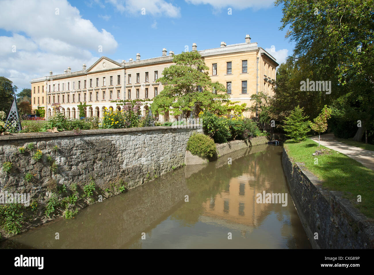 The New Building Magdalen College Oxford England UK Seen across River ...