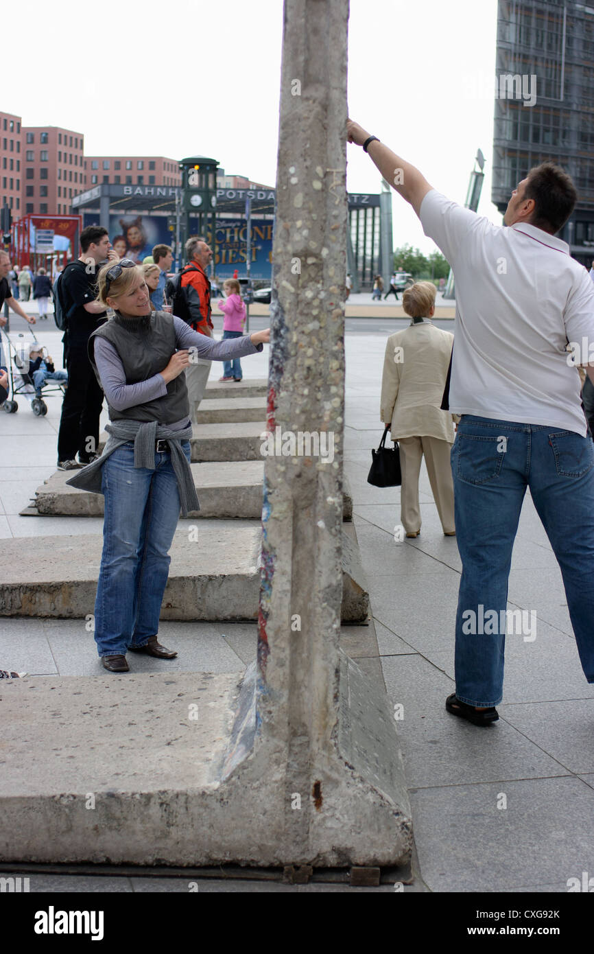 Berlin Wall segments tourists Stock Photo Alamy