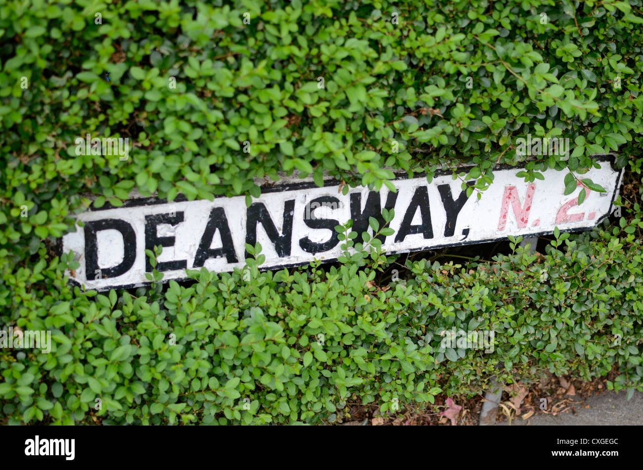 Deansway N2 street sign, East Finchley, London, England Stock Photo Alamy