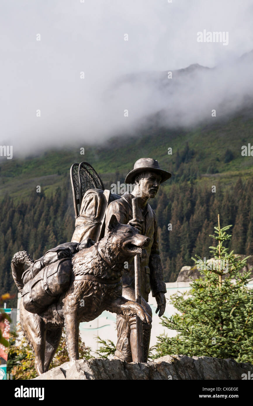 Trail Blazers Statue, Iditarod Trail Centennial, 1908-2008, Mile 0, Hoben Park, Seward, Alaska, USA Stock Photo