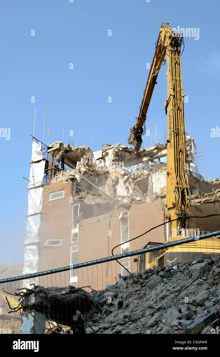 Demolition vertical hi-res stock photography and images - Alamy