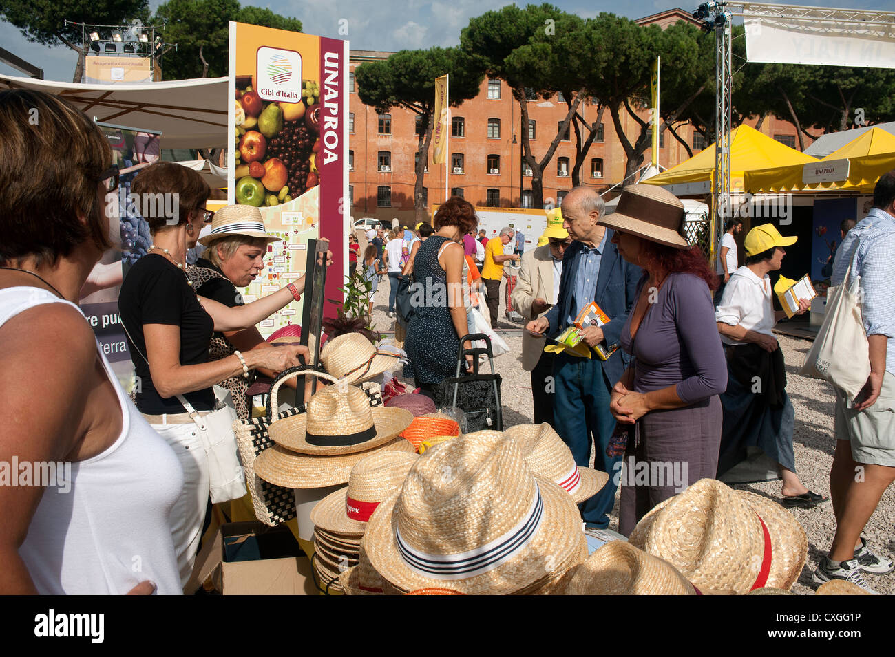Farmers' Market at Circo Massimo, Rome, Italy Stock Photo - Alamy