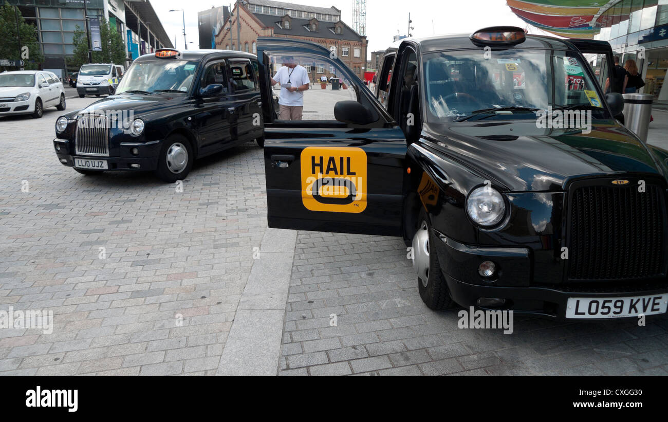 Black Taxi Cabs Outside St Pancras And King s Cross Train Stations 