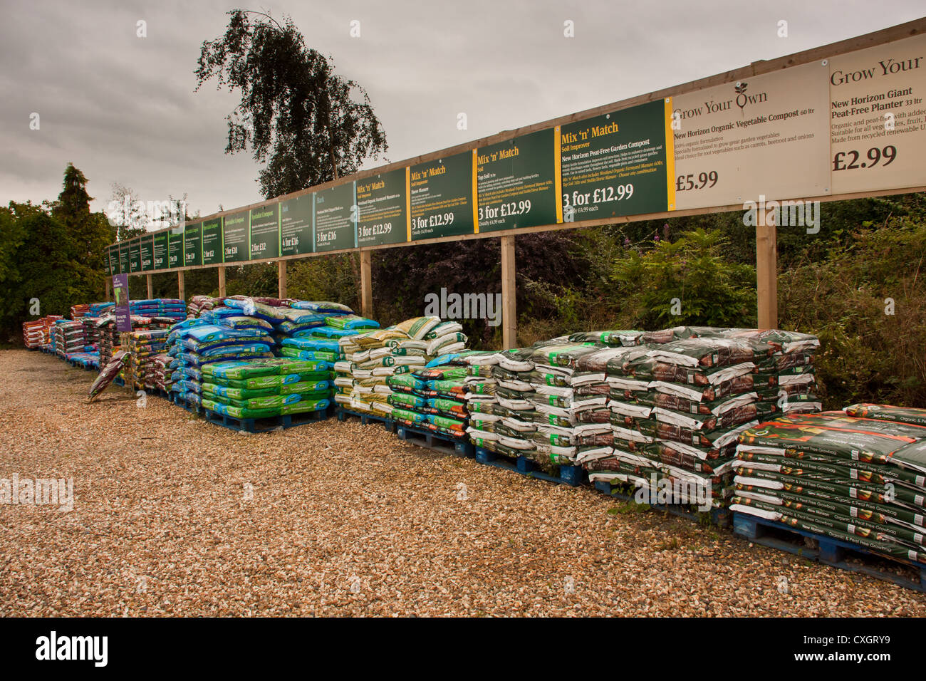 Bags of potting compost hires stock photography and images Alamy