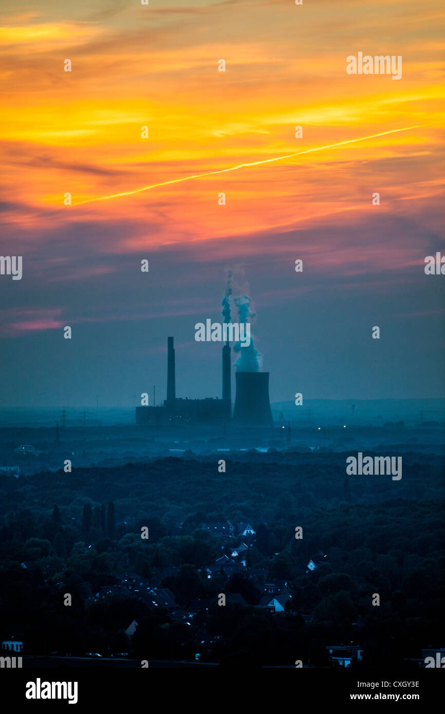 Sunset at STEAG coal power plant Voerde. 2157 megawatts. Niederrhein Voerde, NRW, Germany, Europe. Stock Photo