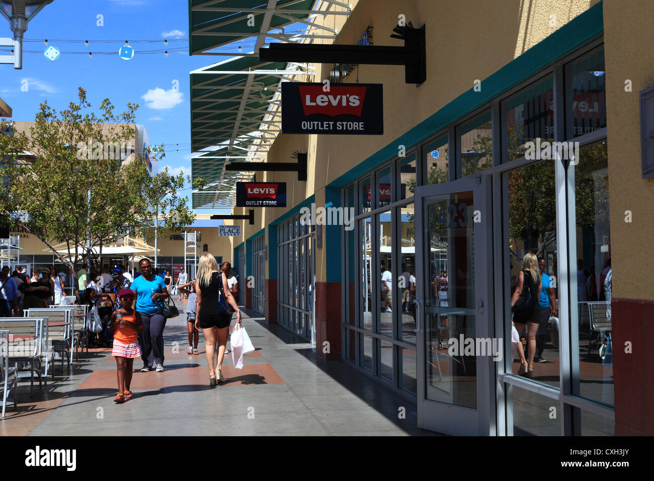 Outside Levi's outlet store in Las Vegas North Premium Outlets Shopping Mall,  Las Vegas, Nevada, US Stock Photo - Alamy