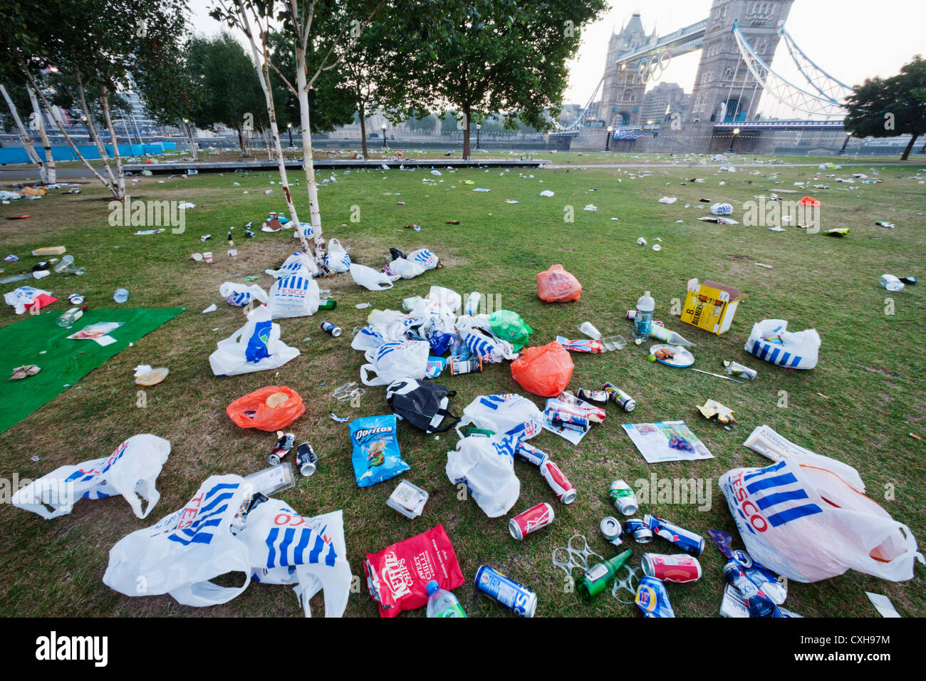 England, London, Southwark, Potters Field, Rubbish Stock Photo Alamy