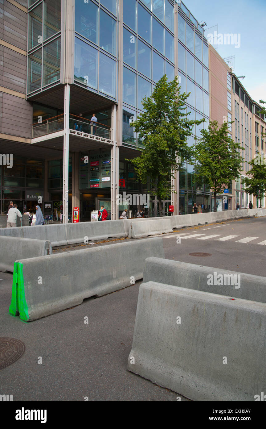 Newly Added Concrete Road Barriers Regjeringskvartalet The Government Quarter That Was Damaged In July 2011 Bomb Central Oslo Stock Photo Alamy