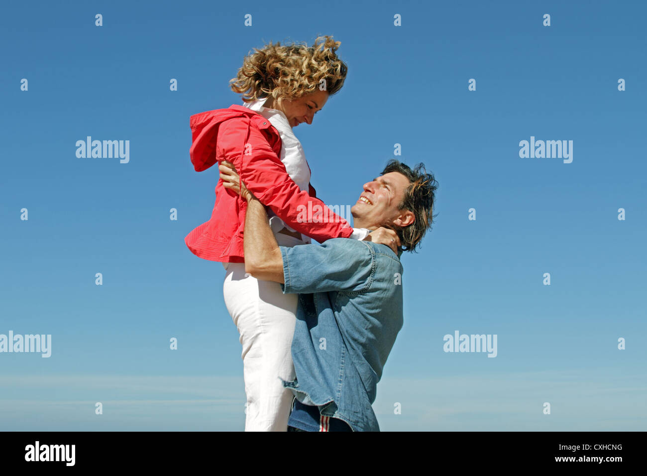 Love couple in nature hi-res stock photography and images - Alamy