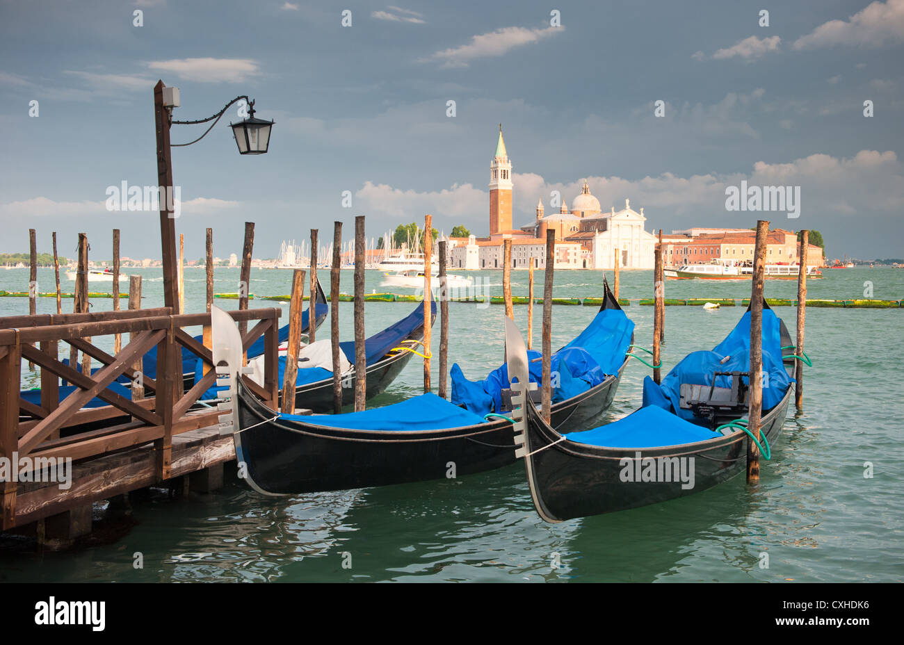 Gondolas on canal venice venezia hi-res stock photography and images ...