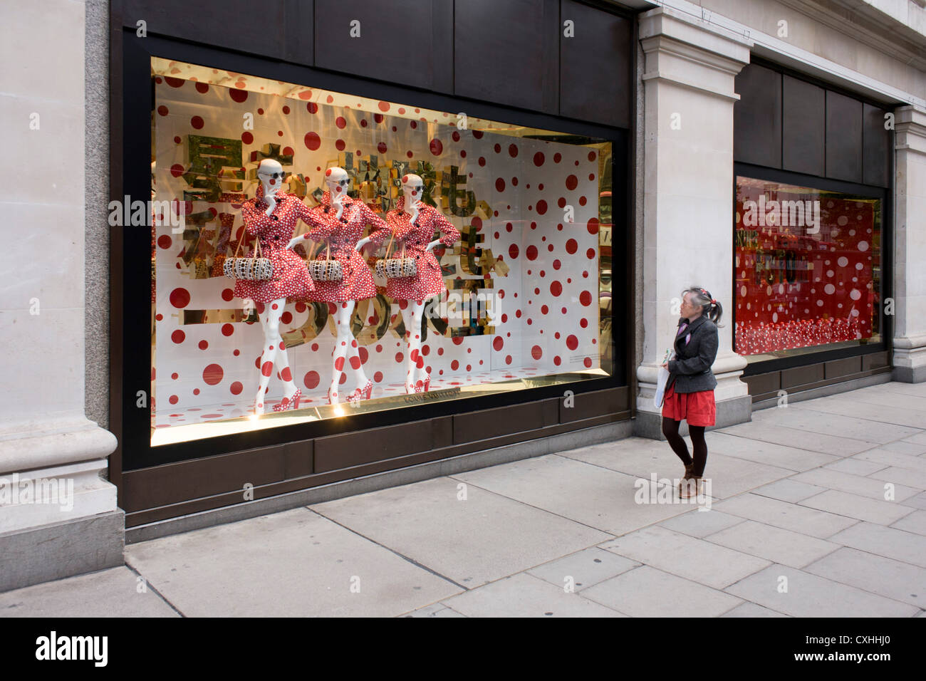 Louis Vuitton - The Louis Vuitton Yayoi Kusama windows at Selfridges London,  displaying the Yayoi Kusama Poem Love Forever. © Louis Vuitton - Stéphane  Muratet