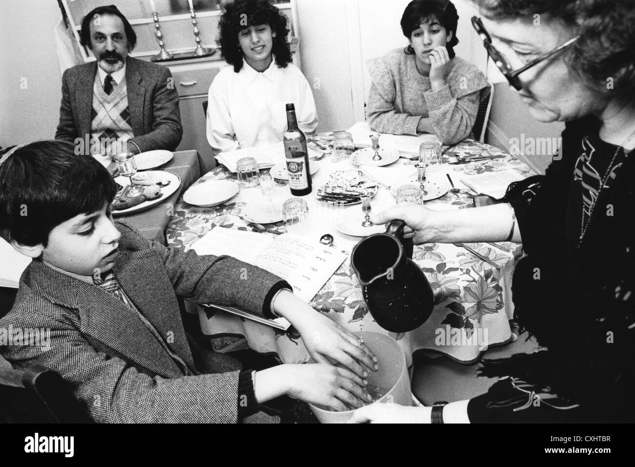 1980s family britain hi-res stock photography and images - Alamy