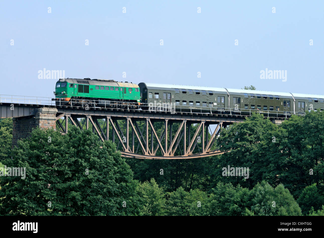 Steel girder railway bridge hi-res stock photography and images - Alamy