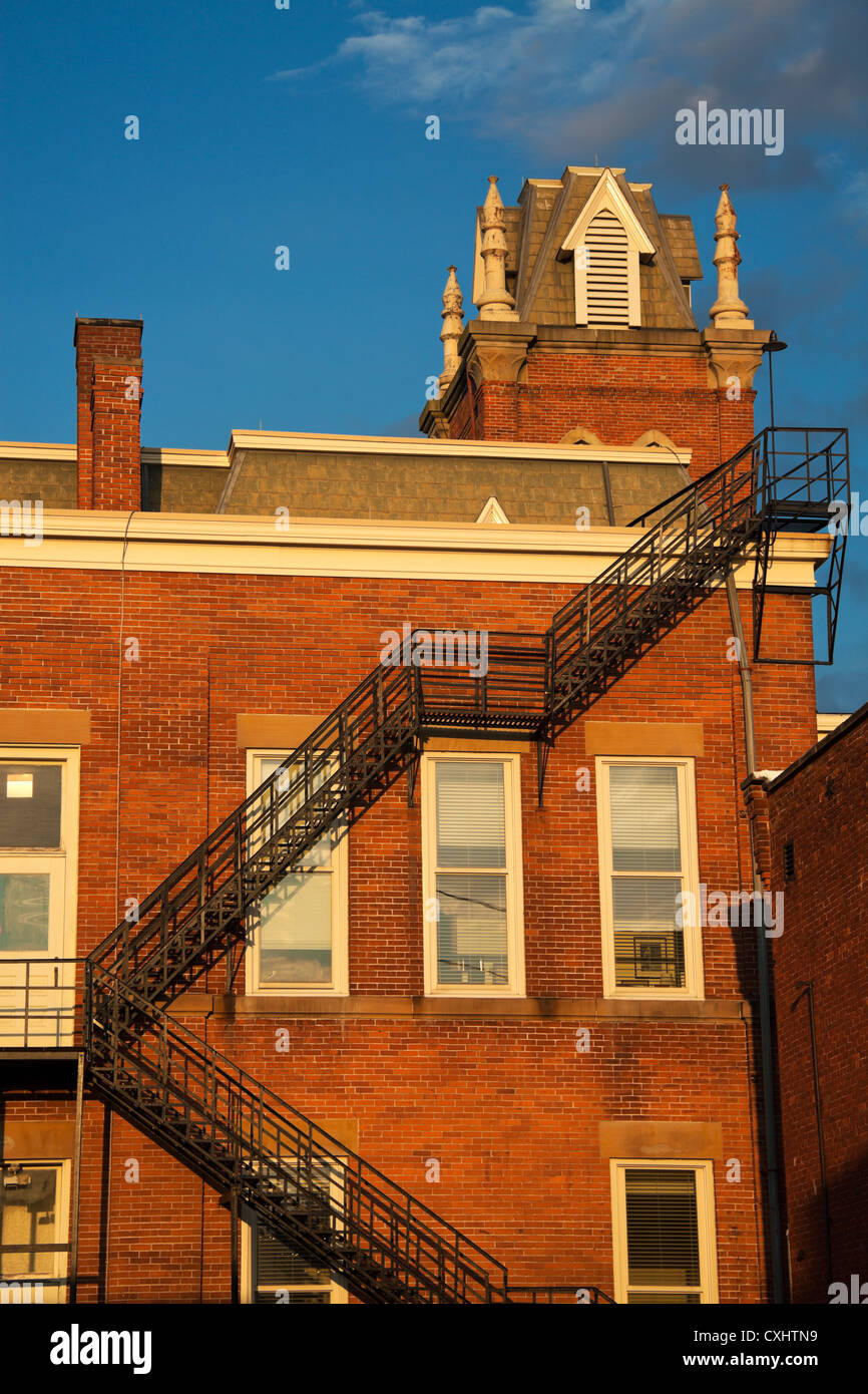 Old courthouse in the center of Jefferson, Ohio Stock Photo Alamy