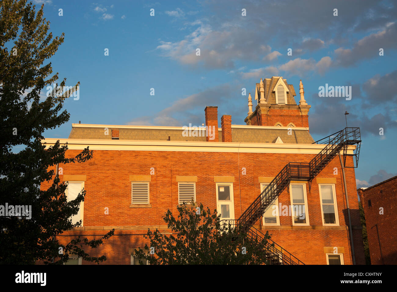 Old courthouse in the center of Jefferson, Ohio Stock Photo Alamy