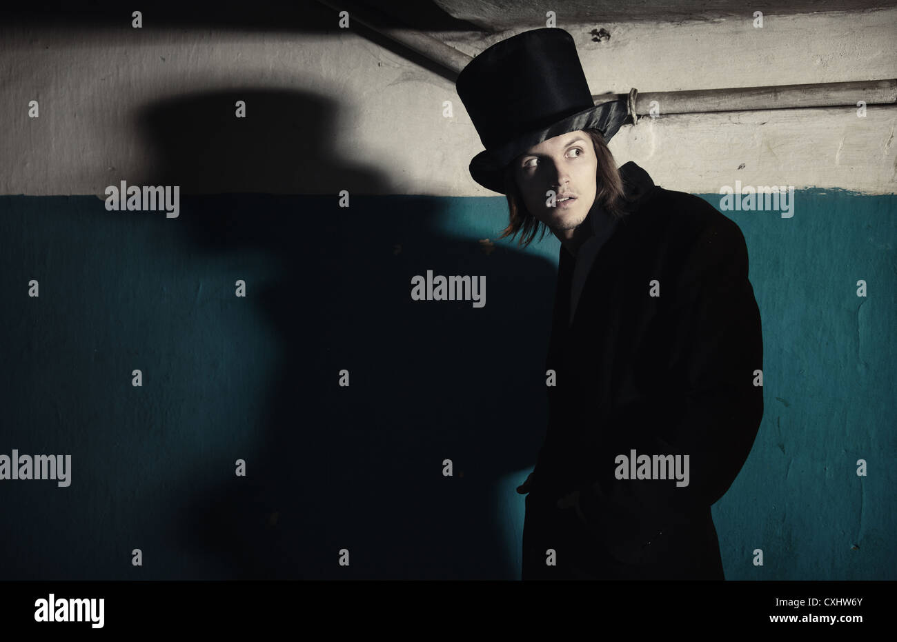 Man with top hat hi-res stock photography and images - Alamy