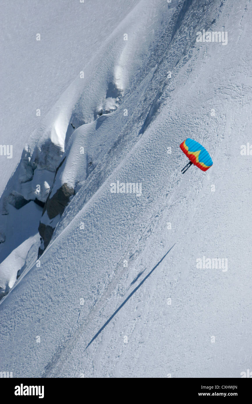 speed riding over steep terrain, fresh snow in Chamonix, Aiguille du Midi Stock Photo
