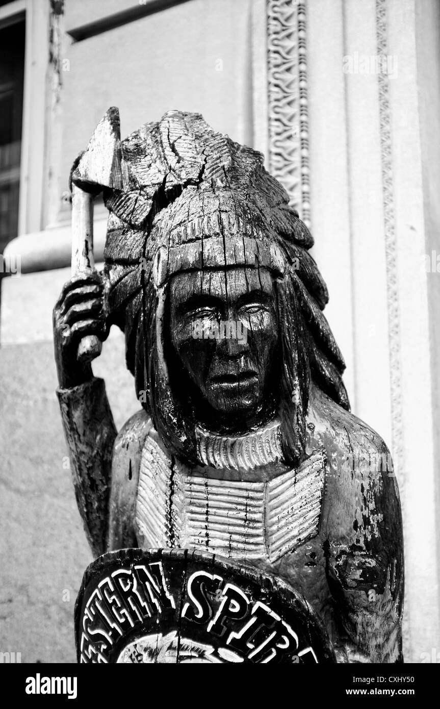 Native American, wood carving, New York. Black & white Stock Photo