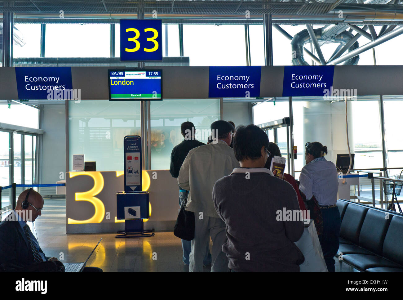 Queue at boarding gate 33 for BA flight from Helsinki Airport to London Heathrow UK Stock Photo
