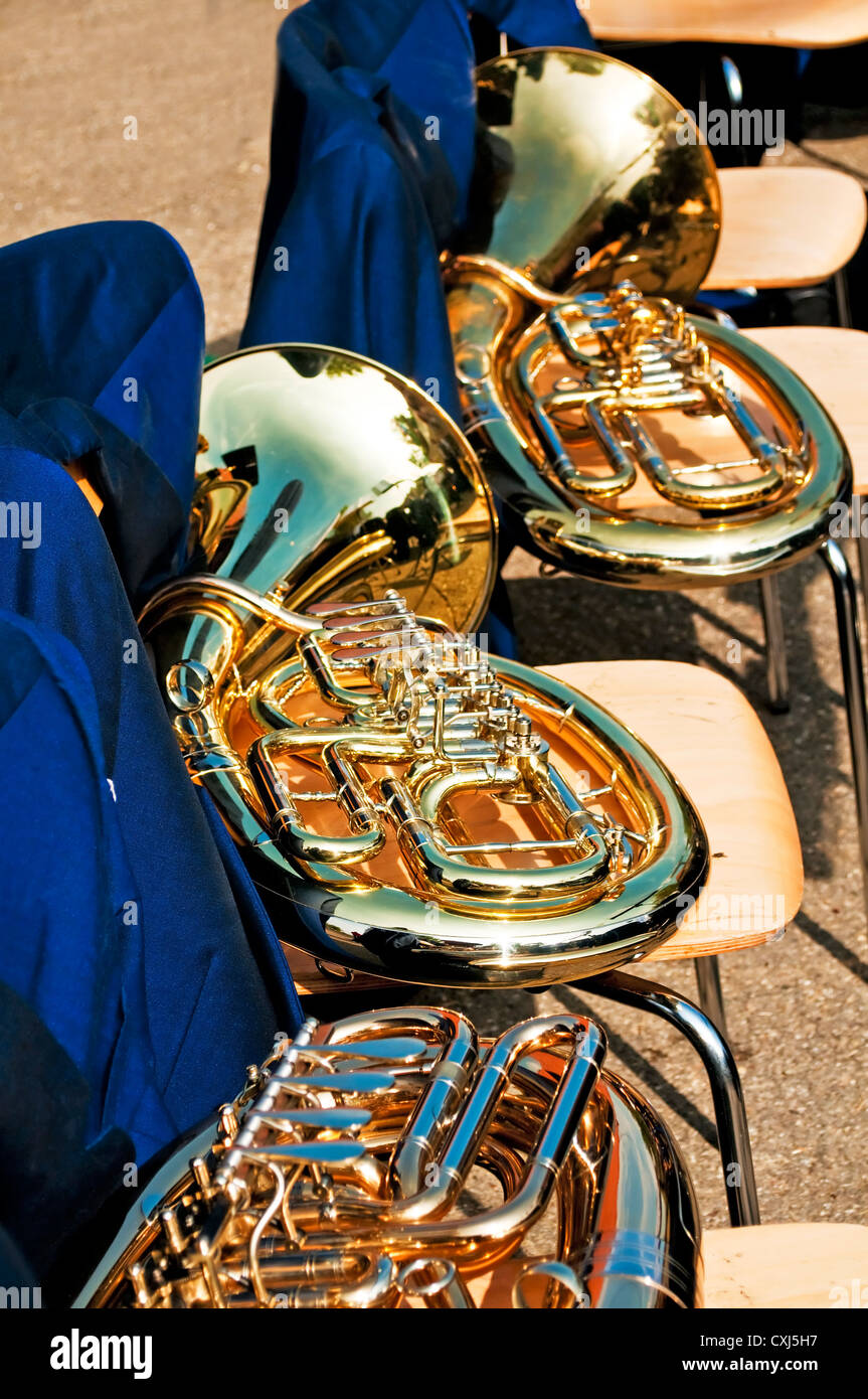 Musical chairs game hires stock photography and images Alamy