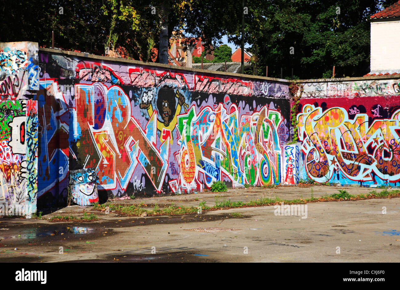 Walls covered in graffiti hi-res stock photography and images - Alamy