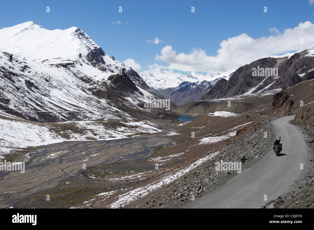 landscape near baralacha la (bara-lacha-pass, 4890m), manali-leh ...