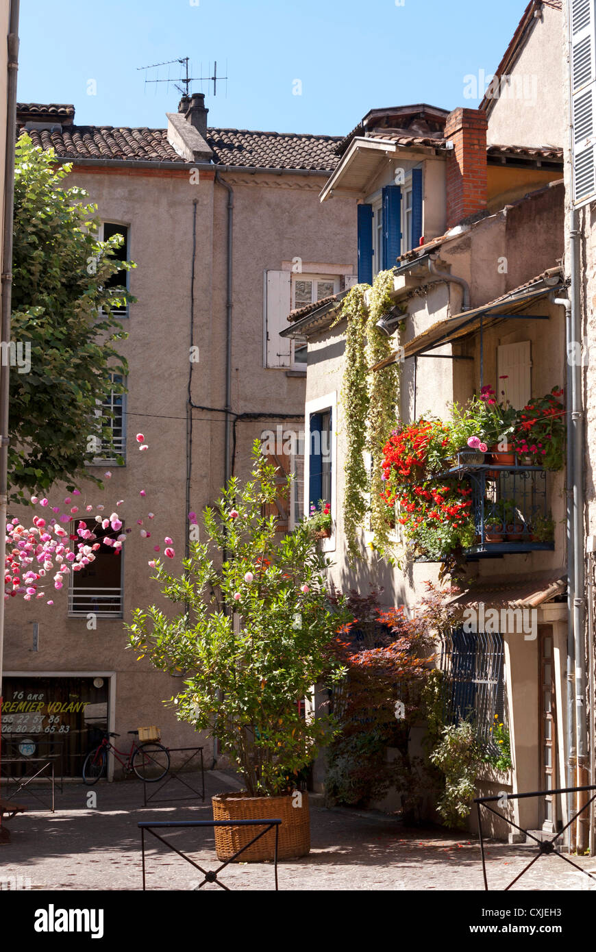 Backstreet house in Cahors, France Stock Photo Alamy