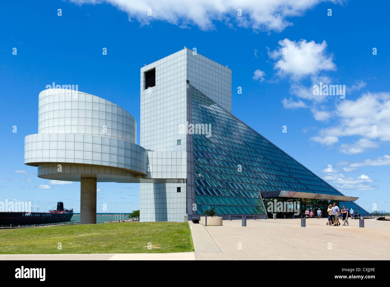 The Rock and Roll Hall of Fame Museum, North Coast Harbor, Cleveland, Ohio,  USA Stock Photo - Alamy
