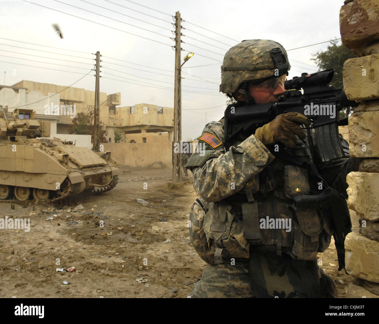 US Army soldiers from Bravo Company, 1st Cavalry Division during a firefight while on foot patrol February 151, 2007 in Buhriz, Iraq. Stock Photo