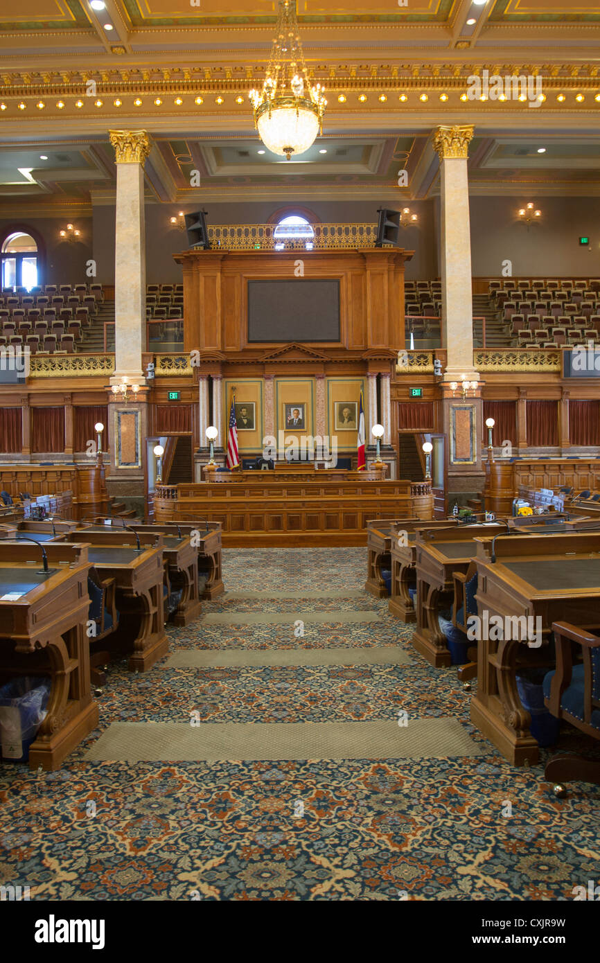 Aisle down the center of the House of Representatives chamber in the ...