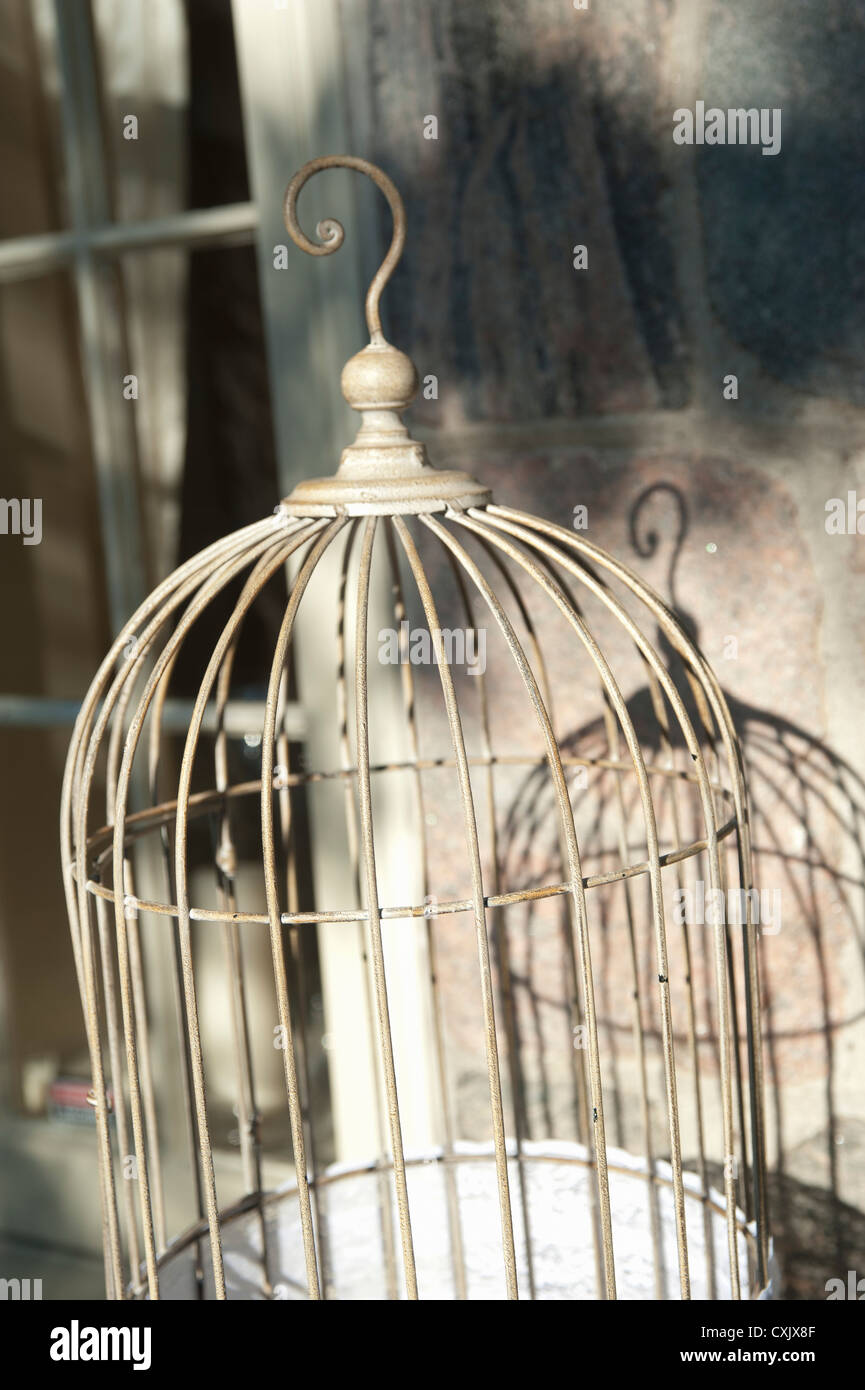 Decorative birdcage hi-res stock photography and images - Alamy