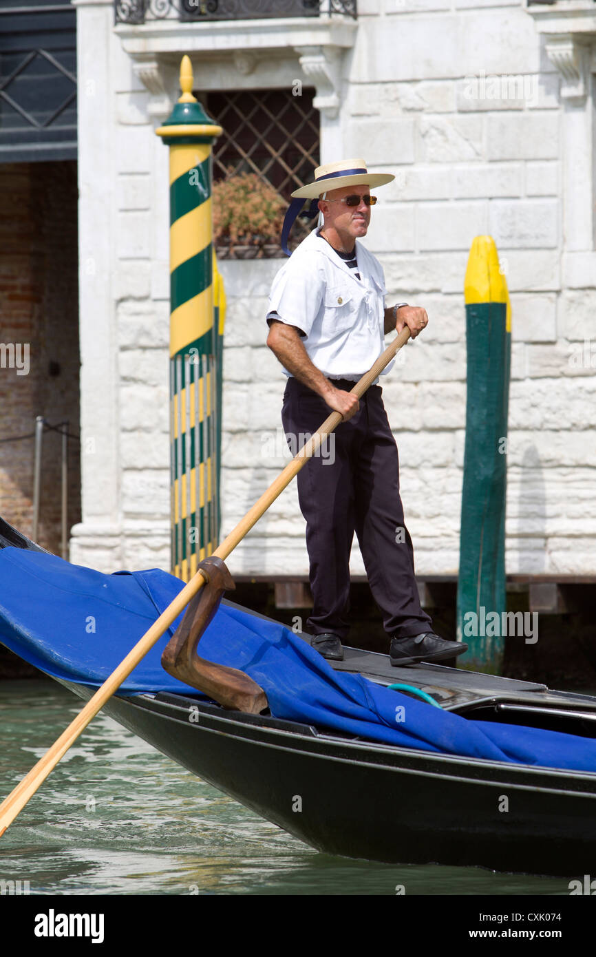 Gondola oar hires stock photography and images Alamy