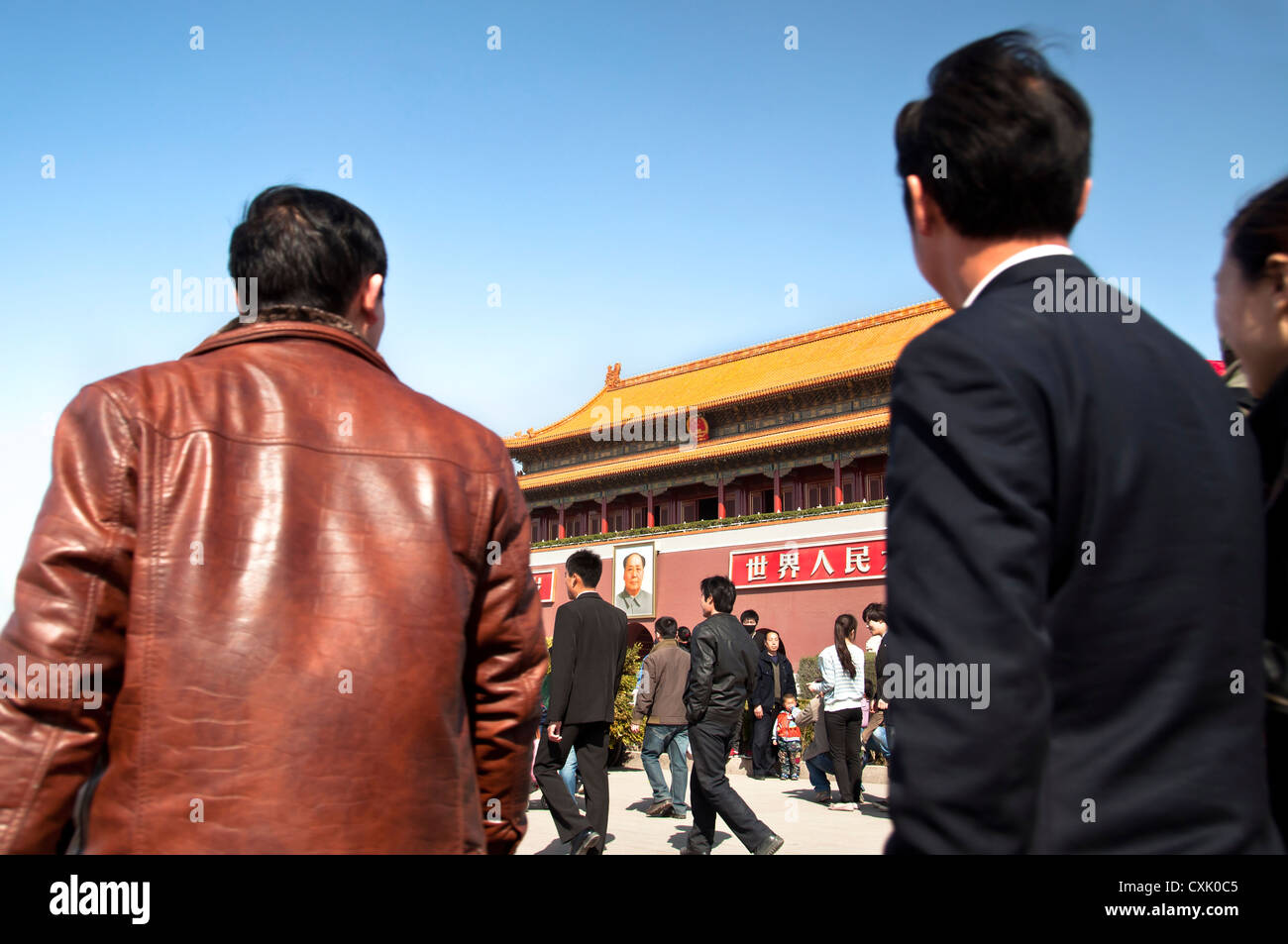 Chinese tourists outside Tiananmen Gate, Beijing Stock Photo