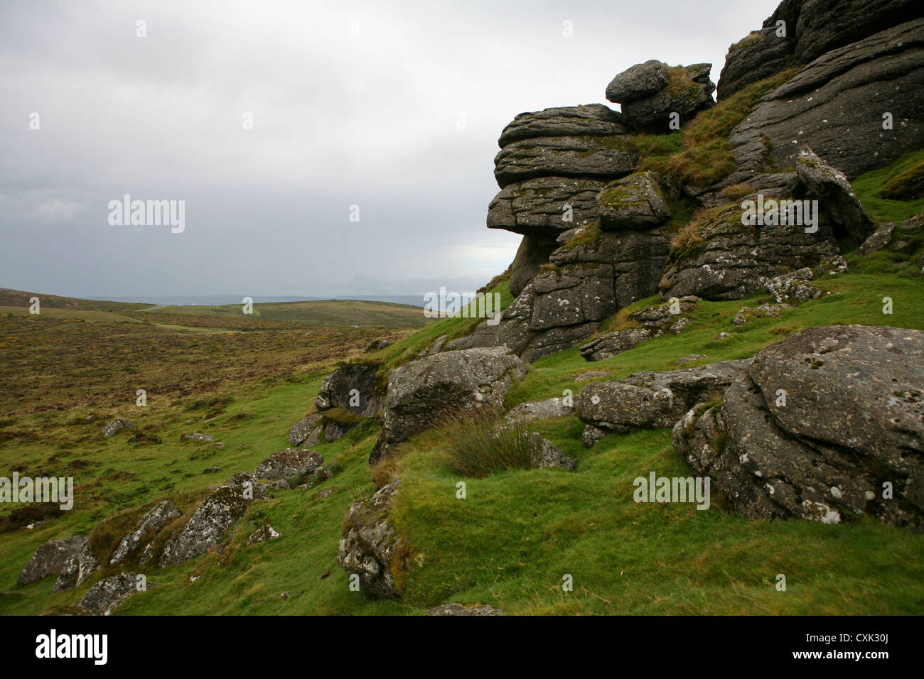 Rocky outcrop with open view of moorland to the left, Saddle Tor ...