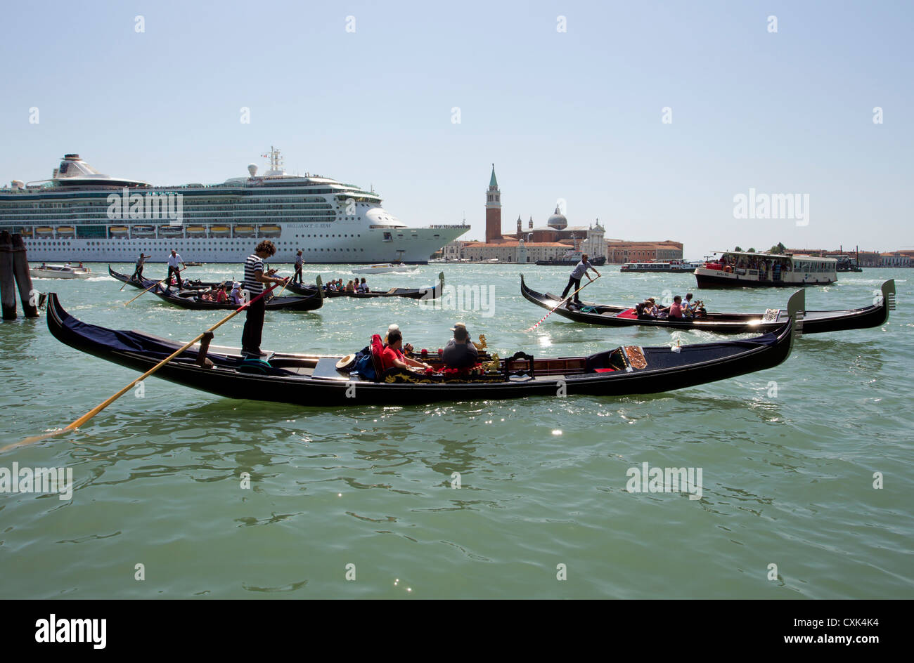 Gondola Cruise Ship Venice High Resolution Stock Photography and Images ...